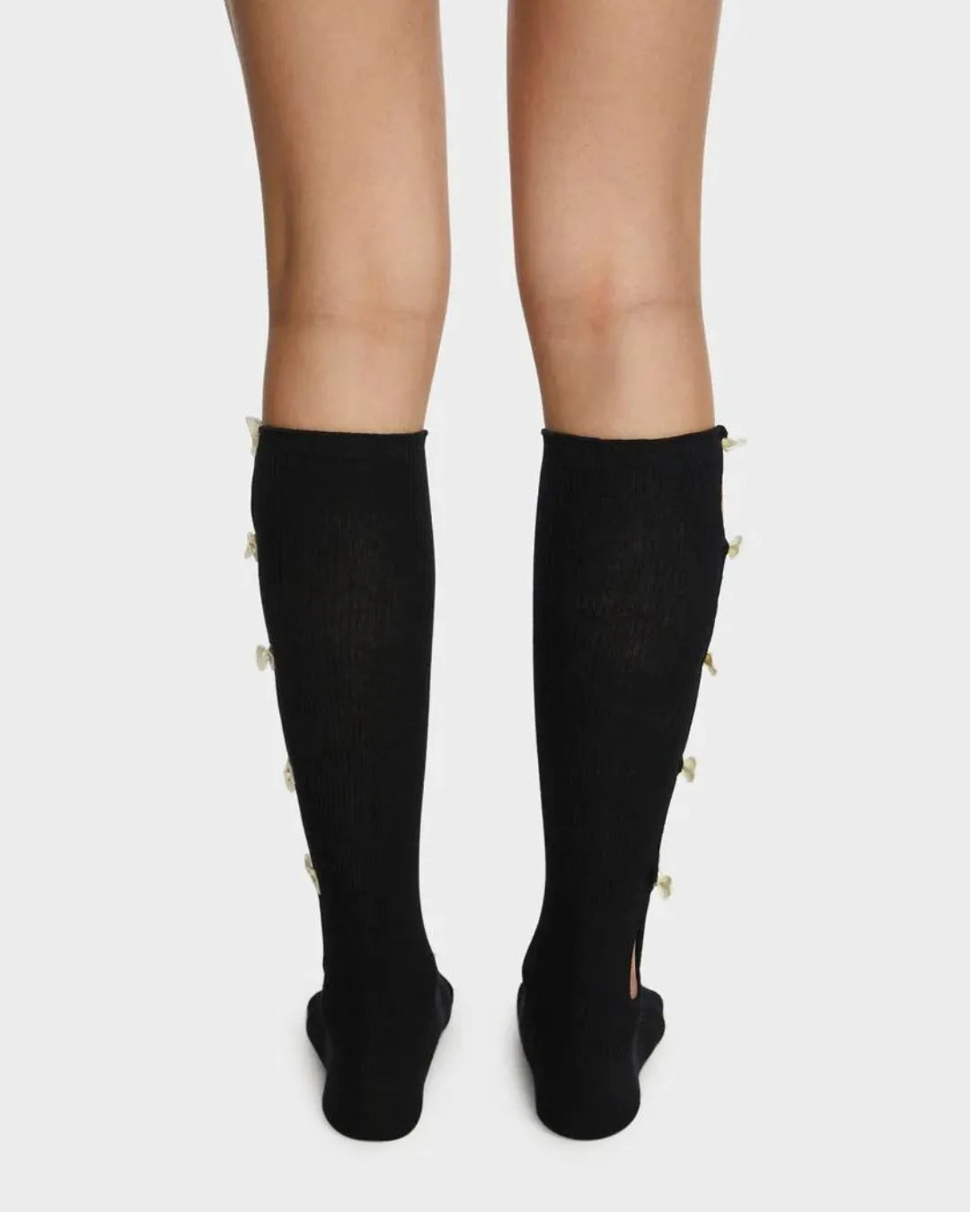 Calcetines altos con lazos